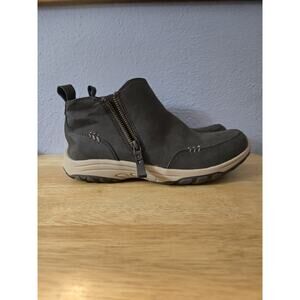 Skechers Womens Size 7 Relaxed Fit Reggae Fest 2.0 Zip On Boots